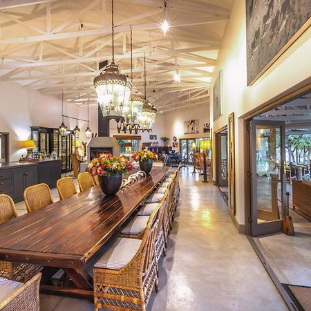 מלון Mokuti Lodge The Mushara Outpost מראה חיצוני תמונה