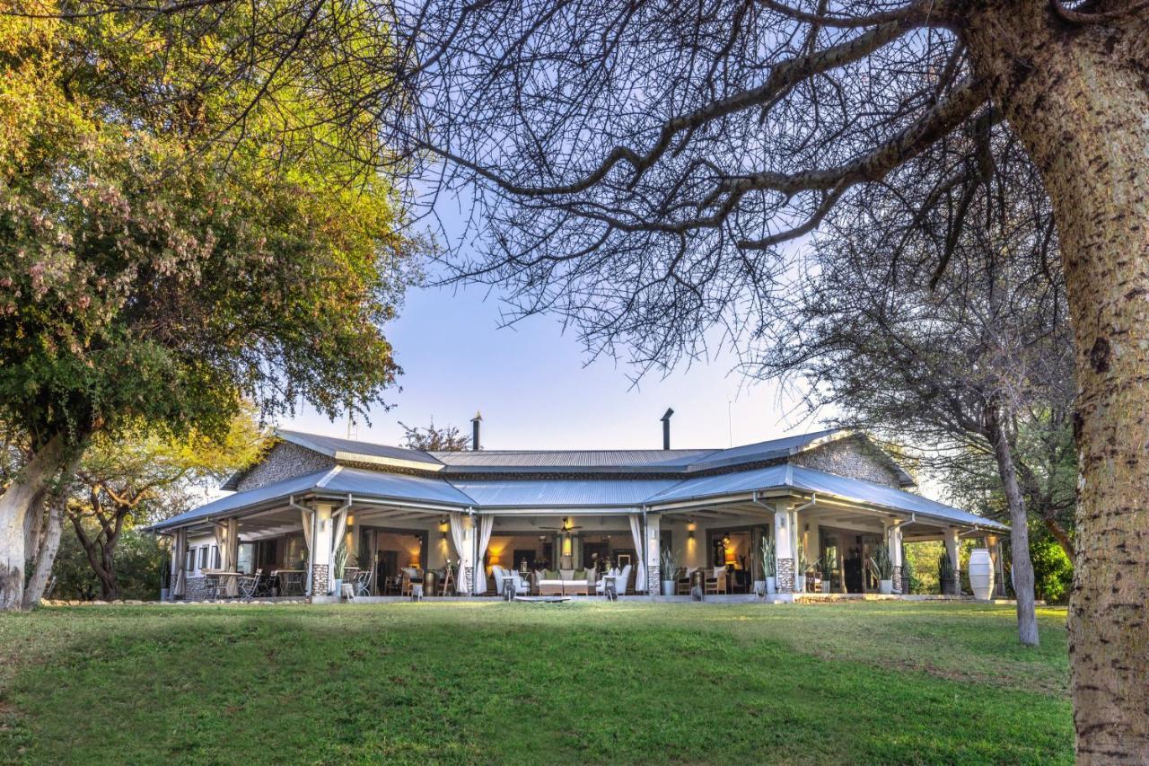 מלון Mokuti Lodge The Mushara Outpost מראה חיצוני תמונה