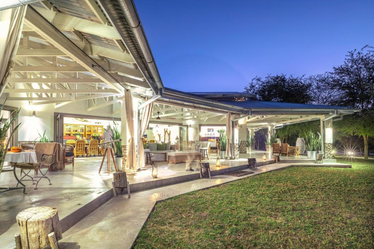 מלון Mokuti Lodge The Mushara Outpost מראה חיצוני תמונה