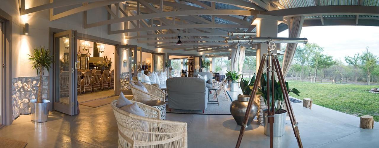 מלון Mokuti Lodge The Mushara Outpost מראה חיצוני תמונה