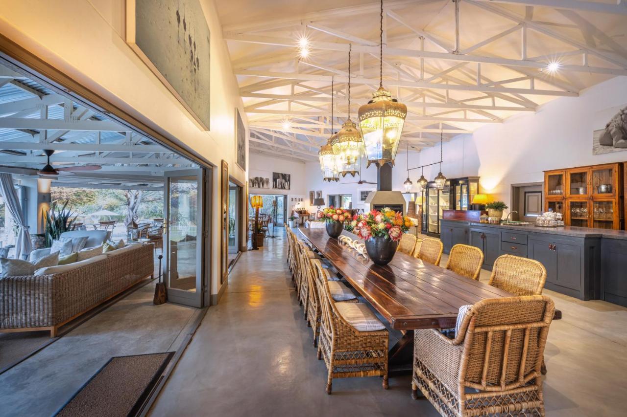 מלון Mokuti Lodge The Mushara Outpost מראה חיצוני תמונה