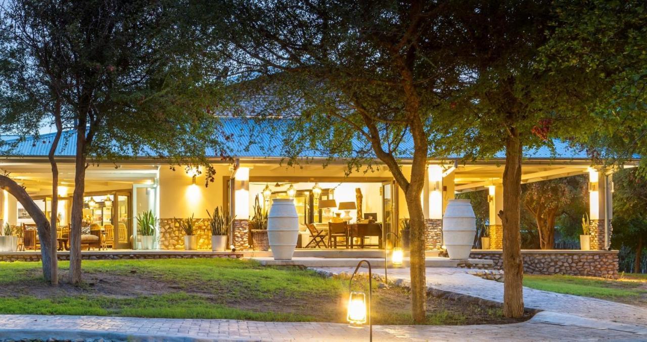 מלון Mokuti Lodge The Mushara Outpost מראה חיצוני תמונה