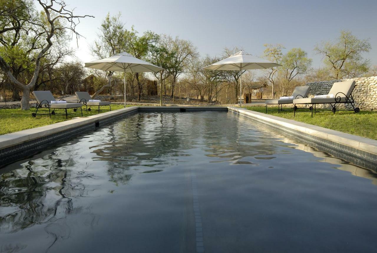 מלון Mokuti Lodge The Mushara Outpost מראה חיצוני תמונה